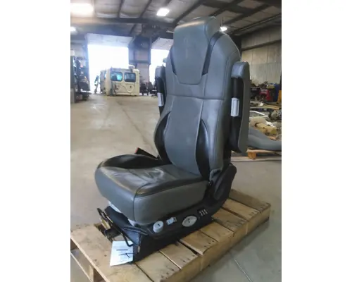 KENWORTH T680 SEAT, FRONT
