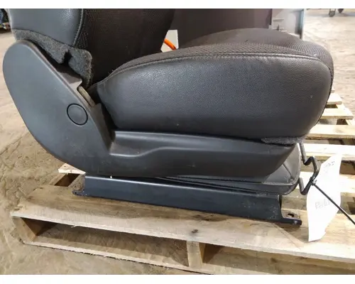 KENWORTH T680 SEAT, FRONT