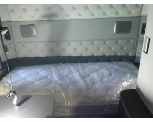 KENWORTH T680 SLEEPER BUNK