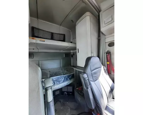 KENWORTH T680 SLEEPER BUNK