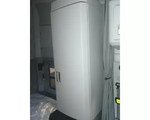 KENWORTH T680 SLEEPER CLOSET