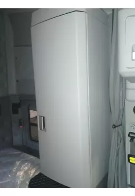 KENWORTH T680 SLEEPER CLOSET