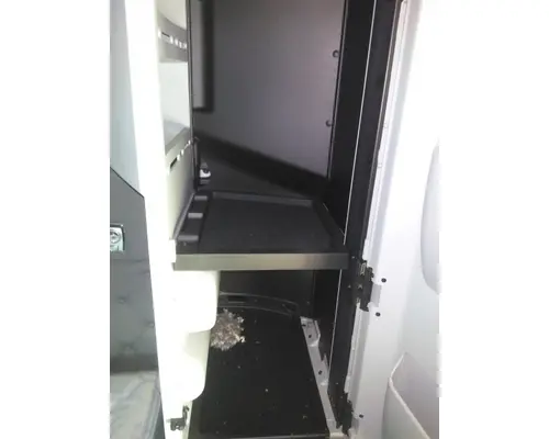KENWORTH T680 SLEEPER CLOSET