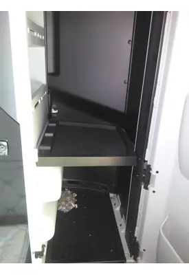 KENWORTH T680 SLEEPER CLOSET