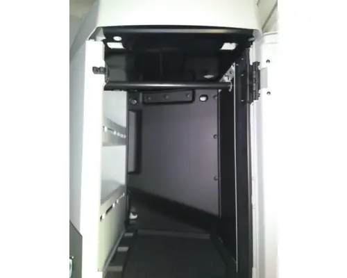 KENWORTH T680 SLEEPER CLOSET
