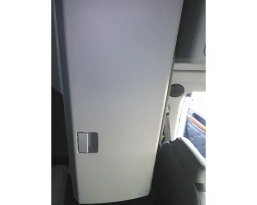 KENWORTH T680 SLEEPER CLOSET