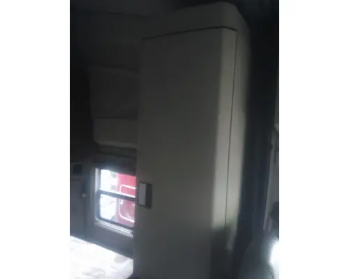 KENWORTH T680 SLEEPER CLOSET