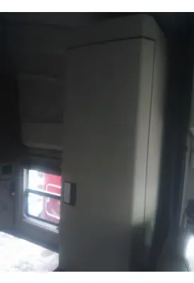 KENWORTH T680 SLEEPER CLOSET
