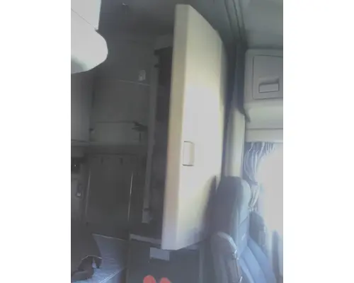KENWORTH T680 SLEEPER CLOSET