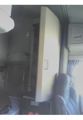 KENWORTH T680 SLEEPER CLOSET