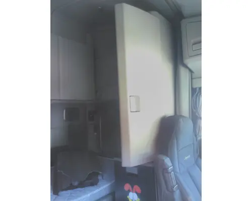 KENWORTH T680 SLEEPER CLOSET