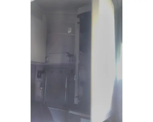 KENWORTH T680 SLEEPER CLOSET