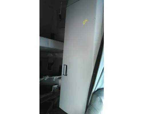 KENWORTH T680 SLEEPER CLOSET