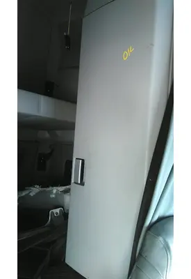 KENWORTH T680 SLEEPER CLOSET