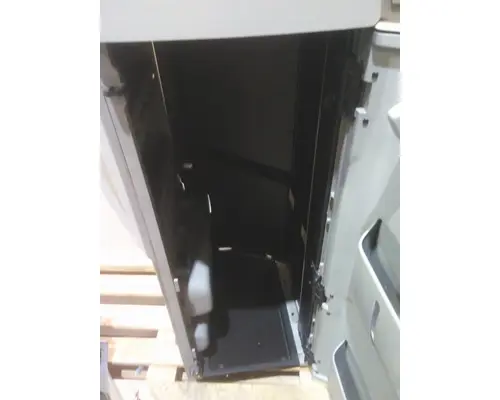 KENWORTH T680 SLEEPER CLOSET