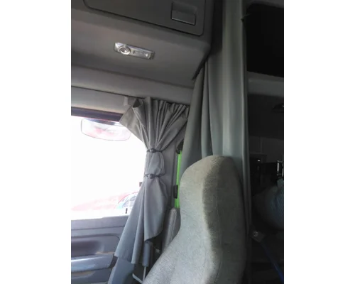 KENWORTH T680 SLEEPER CURTAIN