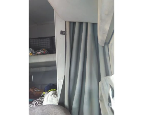 KENWORTH T680 SLEEPER CURTAIN
