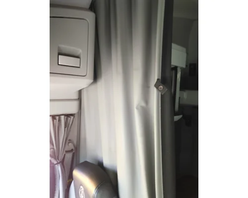 KENWORTH T680 SLEEPER CURTAIN