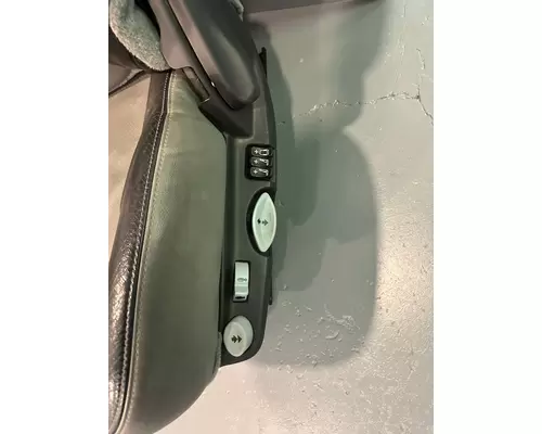 KENWORTH T680 Seat, Front