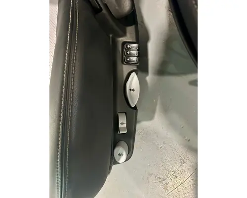 KENWORTH T680 Seat, Front