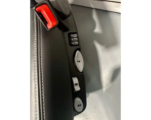 KENWORTH T680 Seat, Front