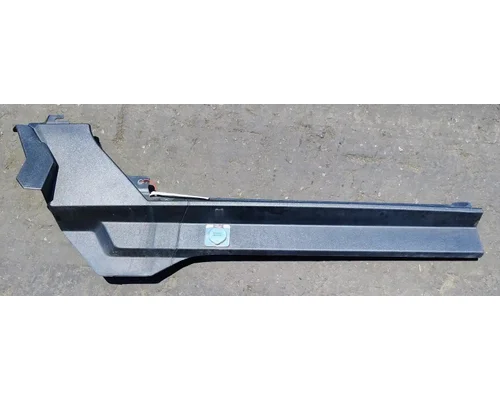 KENWORTH T680 Skirt