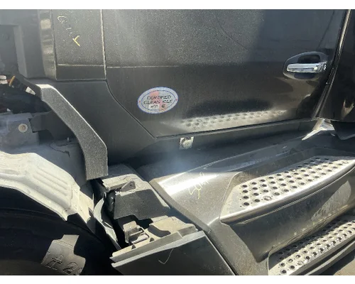 KENWORTH T680 Skirt