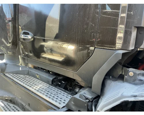 KENWORTH T680 Skirt
