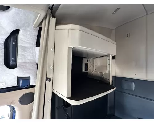 KENWORTH T680 Sleeper Cabinet, Passenger Side