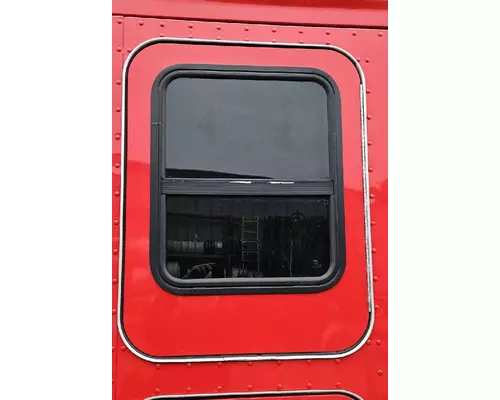 KENWORTH T680 Sleeper Door