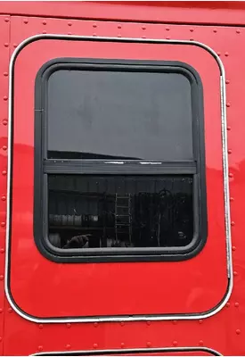 KENWORTH T680 Sleeper Door