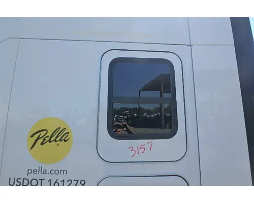 KENWORTH T680 Sleeper Door