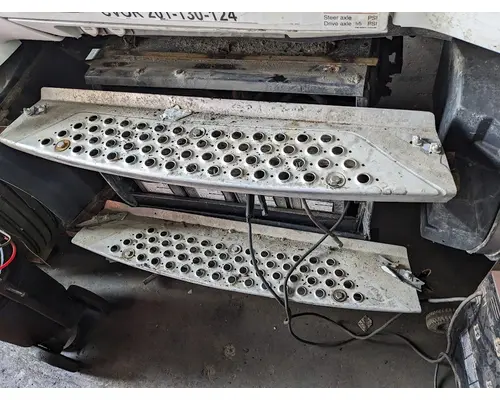 KENWORTH T680 Step
