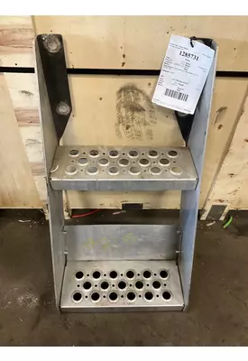 KENWORTH T680 Steps