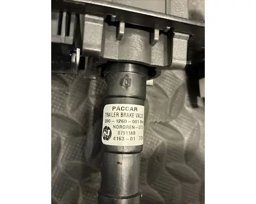 KENWORTH T680 Switch, misc 