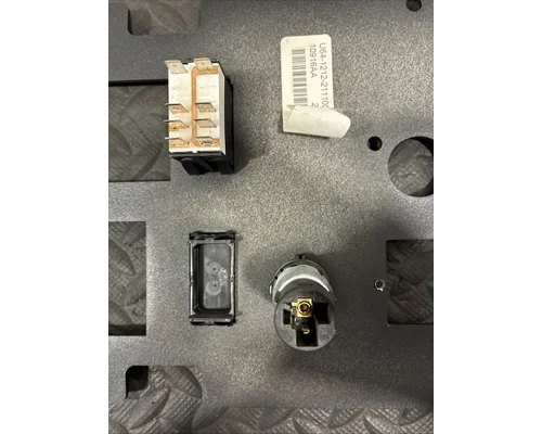 KENWORTH T680 Switch, misc 