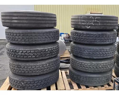 KENWORTH T680 Tire and Rim