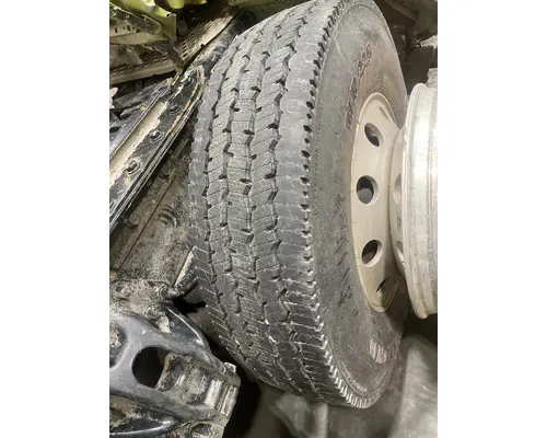 KENWORTH T680 Tire and Rim