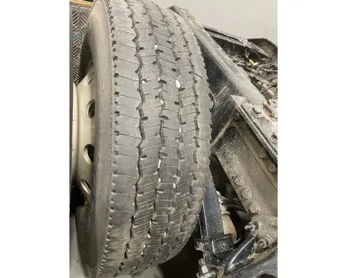 KENWORTH T680 Tire and Rim