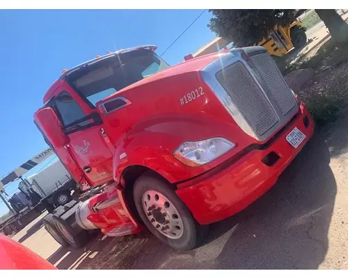 KENWORTH T680 WHOLE TRUCK FOR PARTS