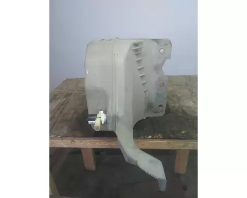 KENWORTH T680 WINDSHIELD WASHER RESERVOIR