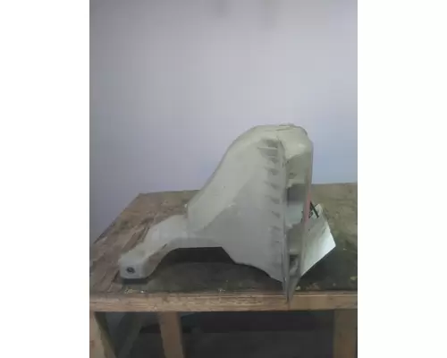 KENWORTH T680 WINDSHIELD WASHER RESERVOIR