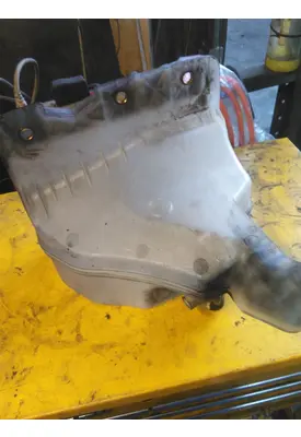 KENWORTH T680 WINDSHIELD WASHER RESERVOIR
