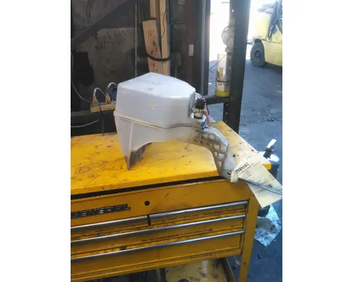 KENWORTH T680 WINDSHIELD WASHER RESERVOIR