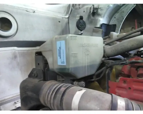 KENWORTH T680 WINDSHIELD WASHER RESERVOIR