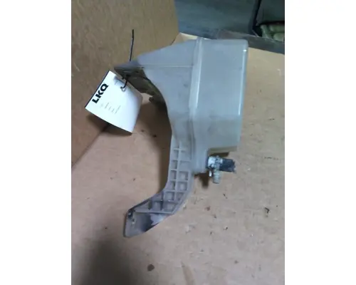 KENWORTH T680 WINDSHIELD WASHER RESERVOIR