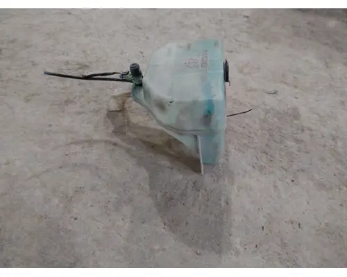 KENWORTH T680 WINDSHIELD WASHER RESERVOIR