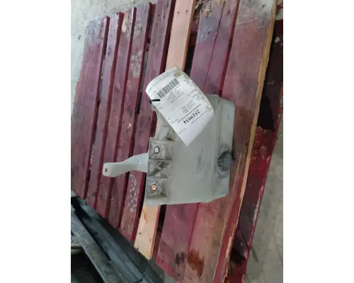 KENWORTH T680 WINDSHIELD WASHER RESERVOIR