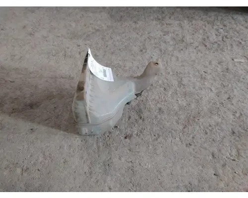 KENWORTH T680 WINDSHIELD WASHER RESERVOIR