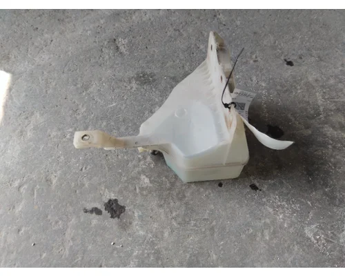 KENWORTH T680 WINDSHIELD WASHER RESERVOIR
